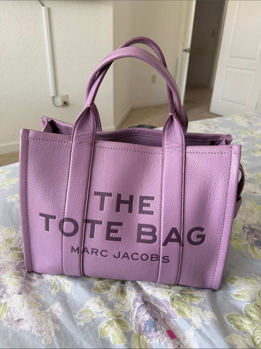 Marc Jacobs Lave The Tote Bag in Regal Orchid size medium
